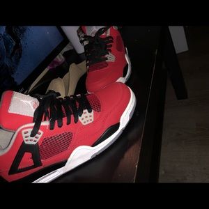Air Jordan Retro 4 Toro